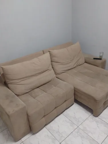 Sofá retrátil e reclinável bege 
