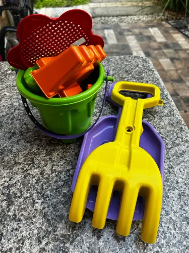 Brinquedos de praia - baldinho e afins