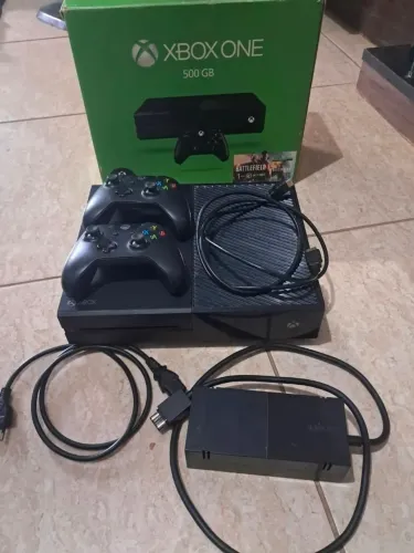 Xbox One fat 500gb + Jogo Rise of tomb raider Cd