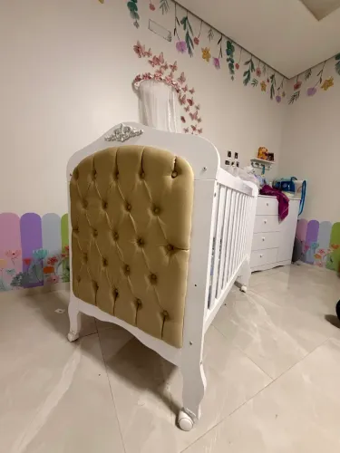 Berço Provençal Branco com Capitonê + Colchão Novo - Nunca Usado