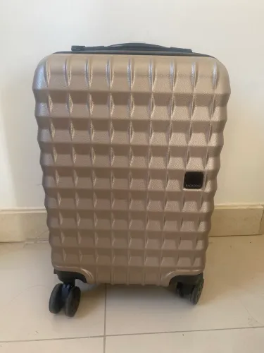 Vendo Mala De Bordo 10 Kg Abs 4 Rodas Dourada 