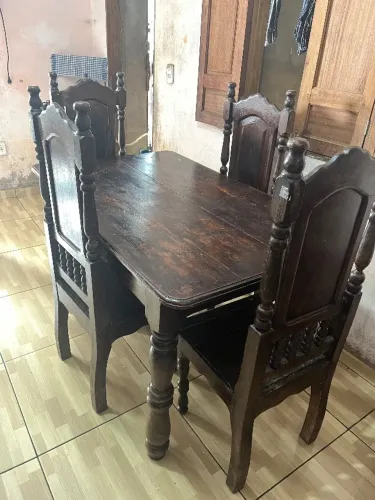 MESA E CADEIRAS MADEIRA MACIÇA 