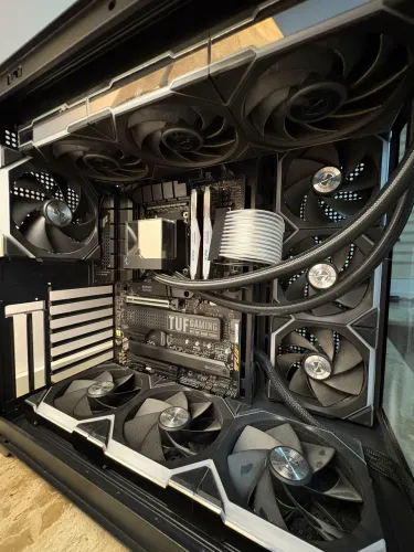 Gabinete Gamer + 9 Unifans Lian Li Wireless + Water Cooler 360mm