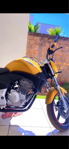 Vendo cb 300 dourada 13.000