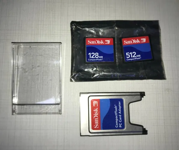 Adaptador CompactFlash SanDisk SDAD-38-A10 + 2 Cartões CF