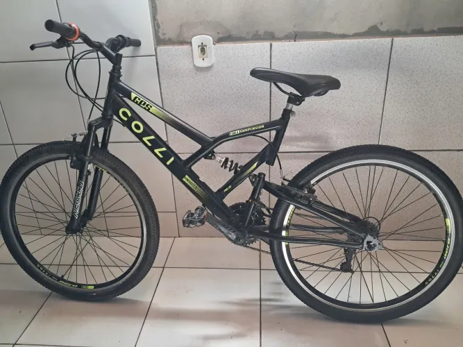 Vendo essa bicicleta colli nova aro 26 com marcha