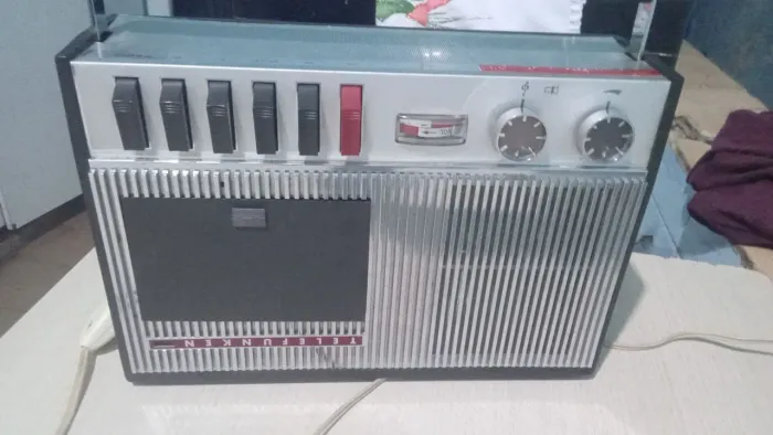 Rádio antigo leia anuncio