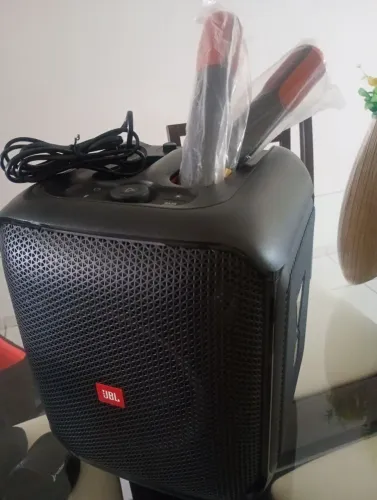 Caixa de som JBL Encore essential com dois microfones roda original JBL 