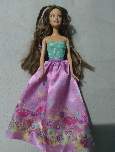 Boneca Barbie Cut 'N Style Princess Teresa