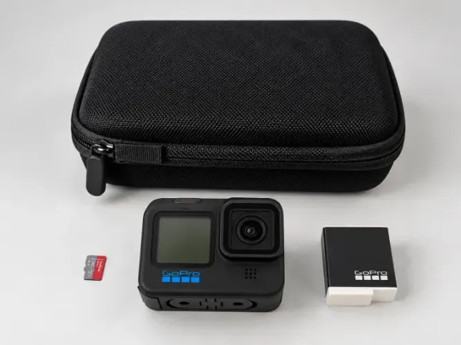 Go Pro Hero 11 Black (Semi Novo, Não tenho a caixa, acompanha estojo e cartão)