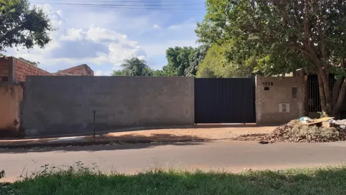 Edícula em terreno 12x48 bem localizada