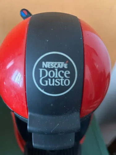 Cafeteira Dolce Gusto - vermelha! Ótima ?