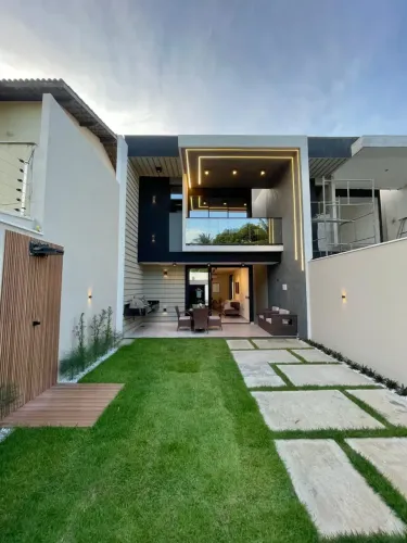 CASA DUPLEX EM EXCEENTE LOCALIZAÇÃO NO EUSÉBIO BAIRRO GUARIBAS