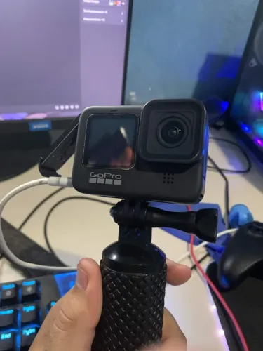 GoPro Hero 9 Black com suporte de mão