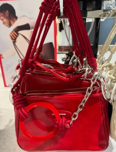 SHOULDER BAG ALEXANDRE PAVÃO: VERMELHA E OFF WHITE