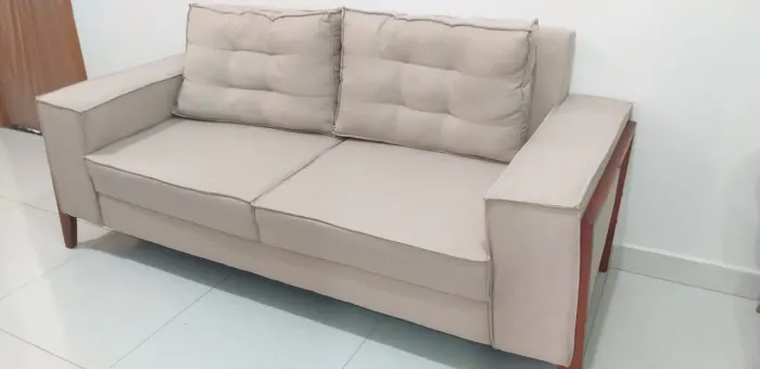 Sofá de linho novinho sem uso pra despachar
