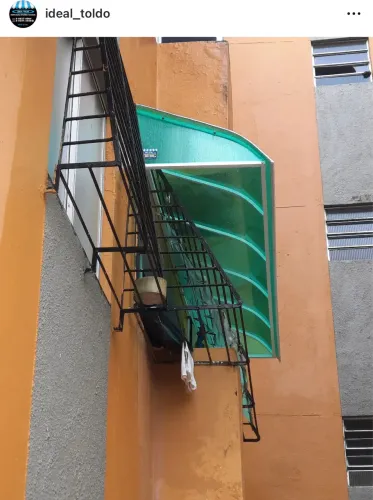 Toldo em policarbonato 