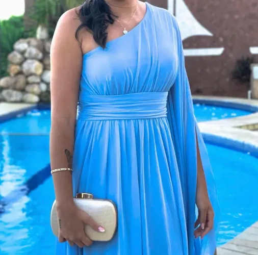 Vestido longo, de festa.