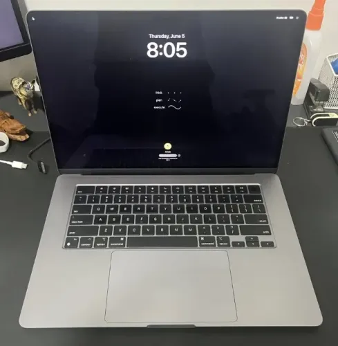 MacBook Air Apple 15" M3, 16GB RAM, SSD 512GB, Cinza-espacial em perfeito estado