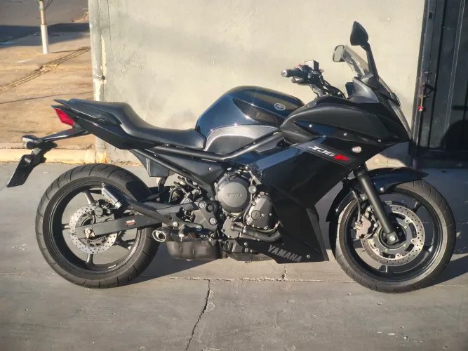 XJ6 F 600 ano 2012 muito bem cuidada, muito nova