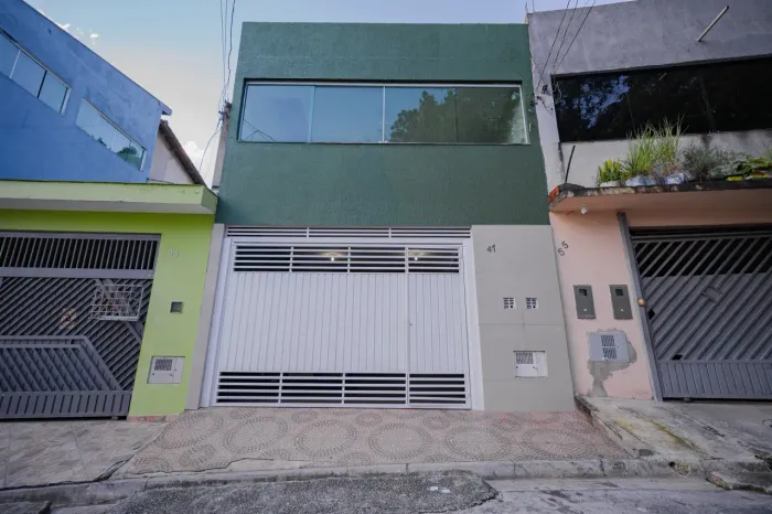 Casa para venda possui 135 metros quadrados com 3 quartos em Vila Haber - Jandira - São Pa