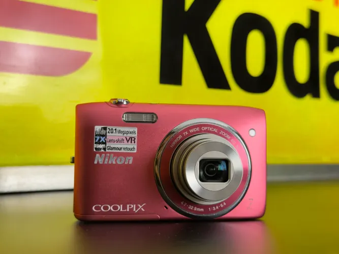 Câmera Digital Nikon Coolpix S3500 - 20.1MP e 7x de zoom (câmera estilo cybershot)