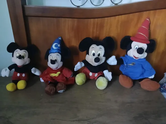 Pelúcias Mickey chapéu de bruxo , feiticeiro e 2 antigos !
