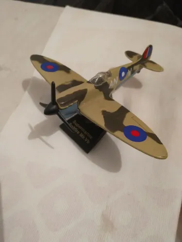 Miniatura em ferro, Supermarine Spitfire Mk.Vb (10x10)