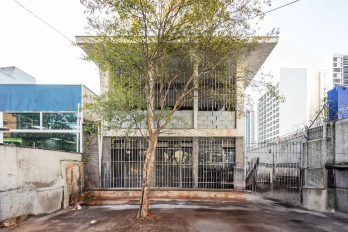 Casa comercial na Rua Pedro de Toledo, 362 330 m²