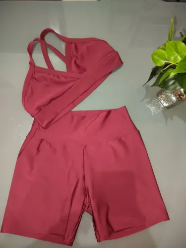 Roupa de academia 