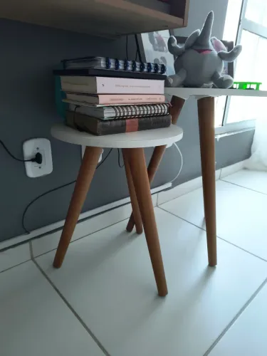 Mesinha canto de parede Pés palito