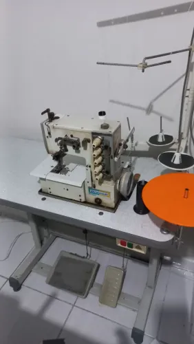 Maquina de costura Galoneira