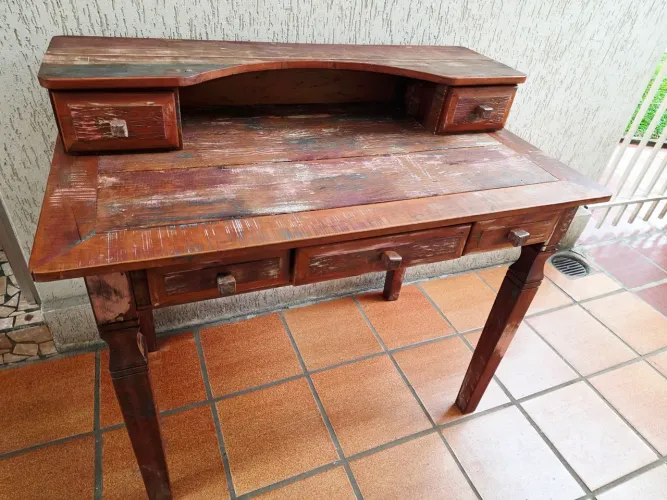 Mesa maciça em péroba rosa