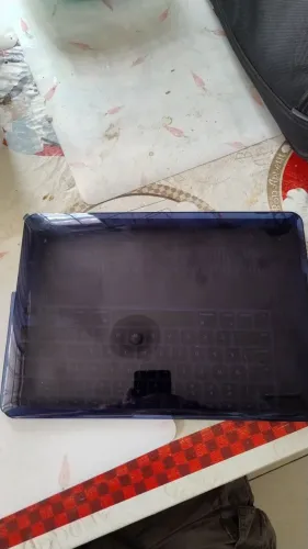 Case com proteção de teclado para MacBook Air.