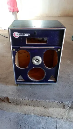 Vendo caixa de som vazia para 2 altofalante 69 e 1 subwoofer de 8 polegadas 