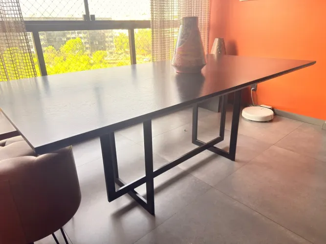 Oportunidade! Mesa de Jantar Preta Moderna - Elegância para sua Sala de Jantar!