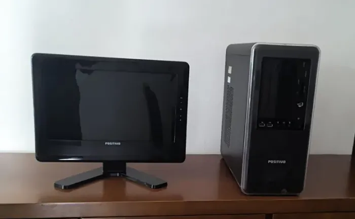 CPU com monitor/teclado 