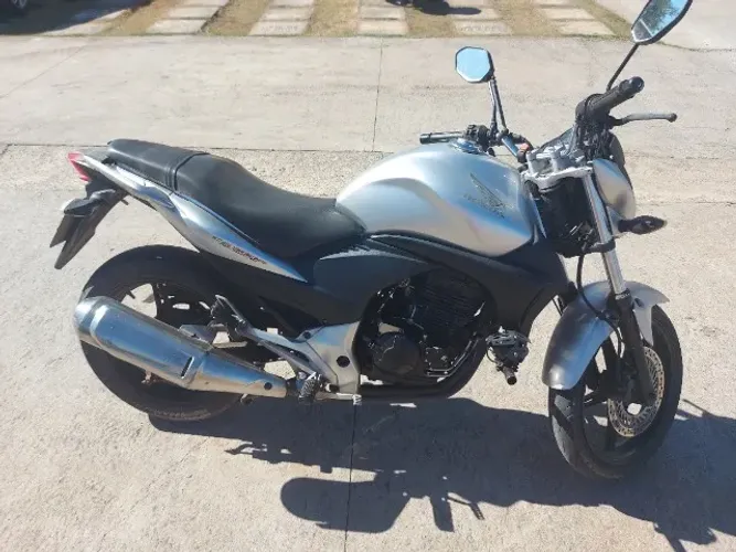 Honda CB 300 2010 cabeçote vela fina.