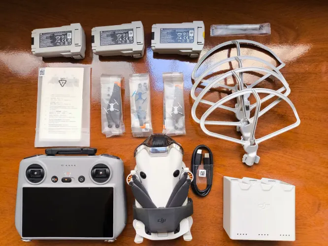 Dji mini 4 pro combo fly more plus com tela + acessórios 