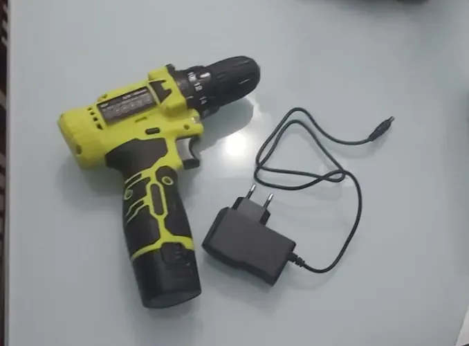 Parafusadeira sem fio semi nova