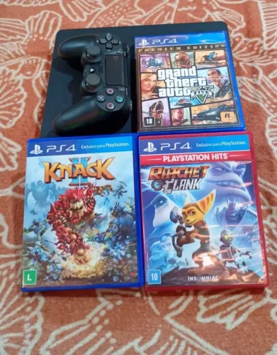 PlayStation 4 Slim com jogos 
