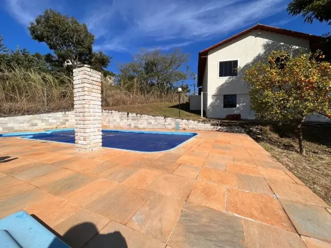 Belíssima Casa no Condomínio Ouro Vermelho II Por R$ 830.000,00