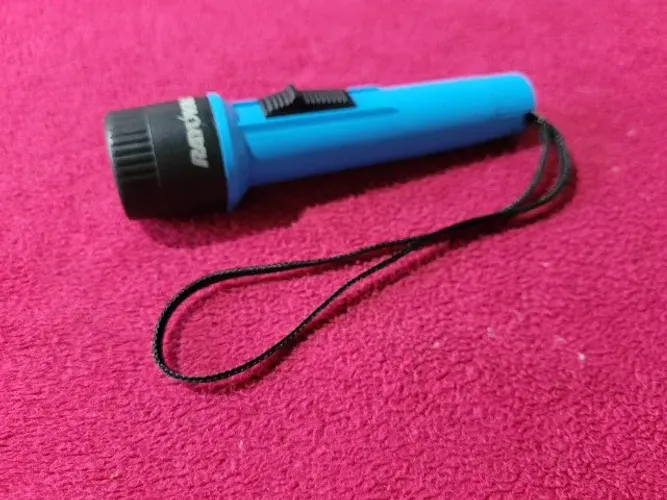 Antiga Mini Lanterna de Mão Rayovac dos Anos 80