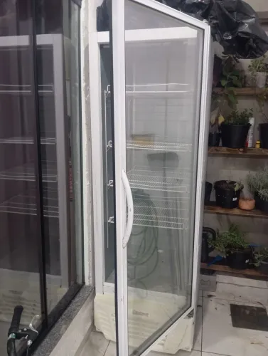 Vendo freezer e repositores aceito troca em moto 