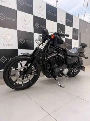 Harley Davidson XL 883N Iron