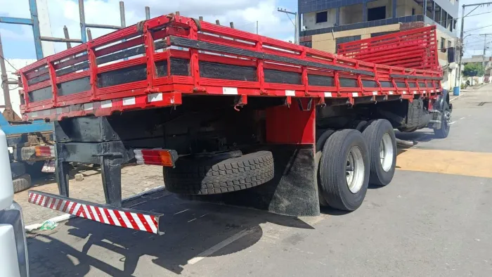 Caminhão ? 2213 ano 80 reduzido diferencial 16.18 ótimo pra quem procura um caminhão