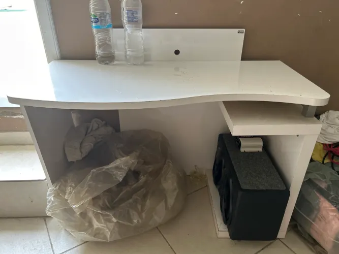 Mesa\ bancada para computador, ou para trabalho.