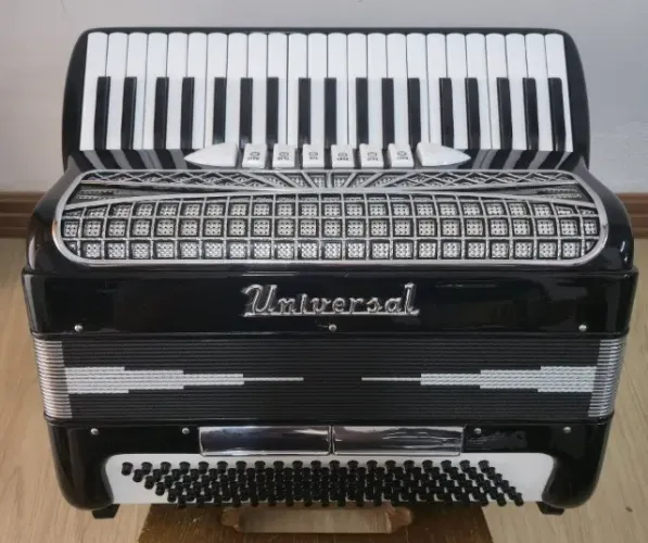 Acordeon Italiano Universal - 120 baixos - Terça de voz