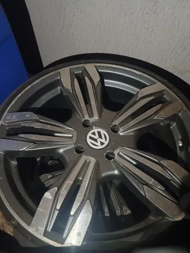 *Rodas aro 17*<br>Dois pneus novos (nunca usados) e dois semi novos.