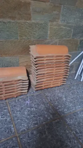 Telha cerâmica romana resinada